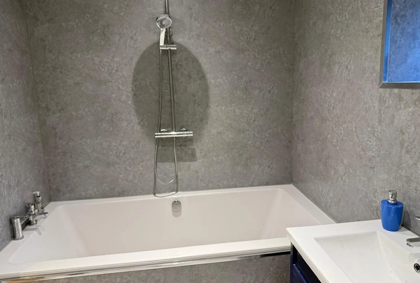 Gasthuis Elegant Room With Sea And Garden View In Swansea City Centre