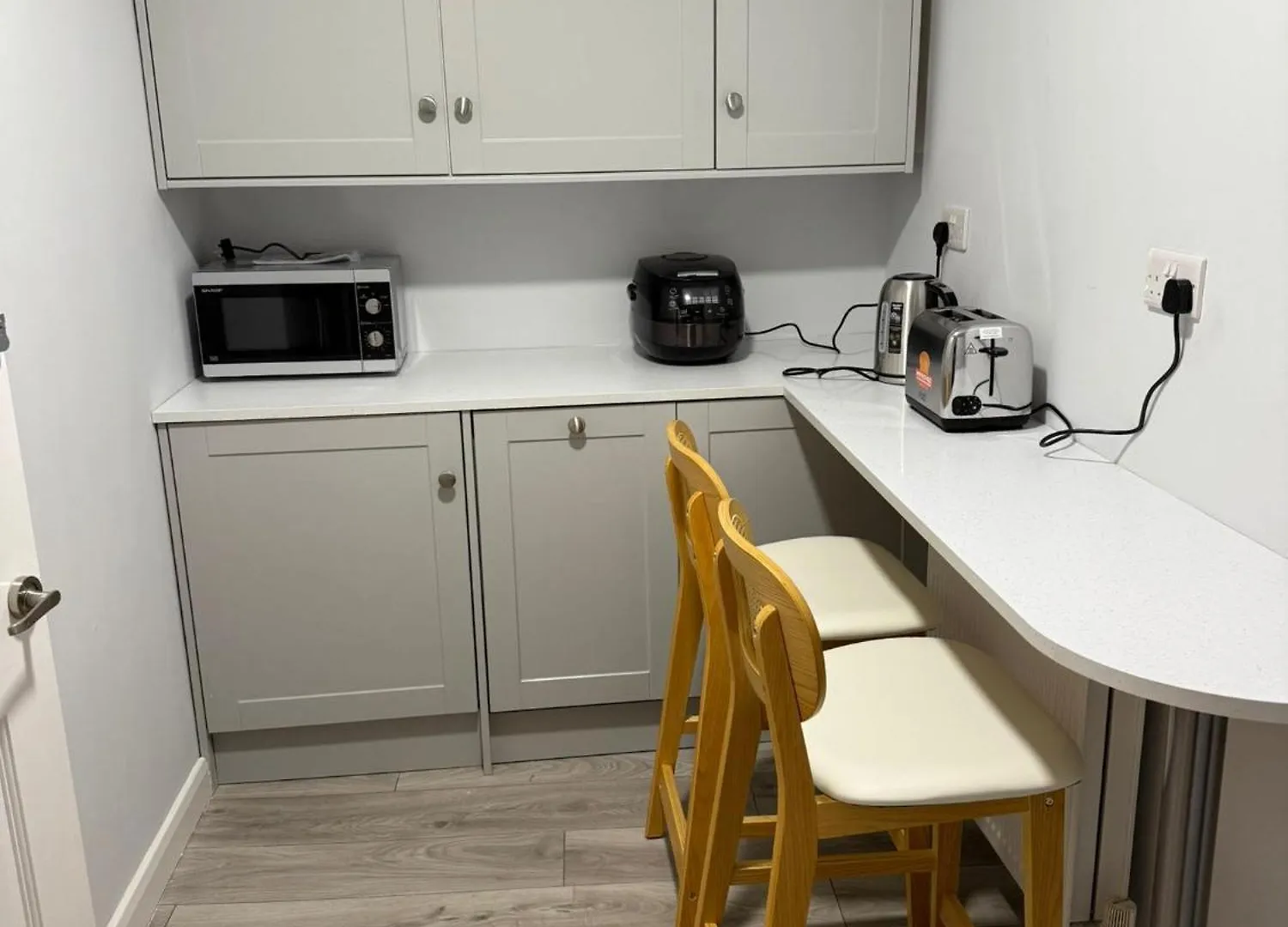 Elegant Room With Sea And Garden View In Swansea City Centre