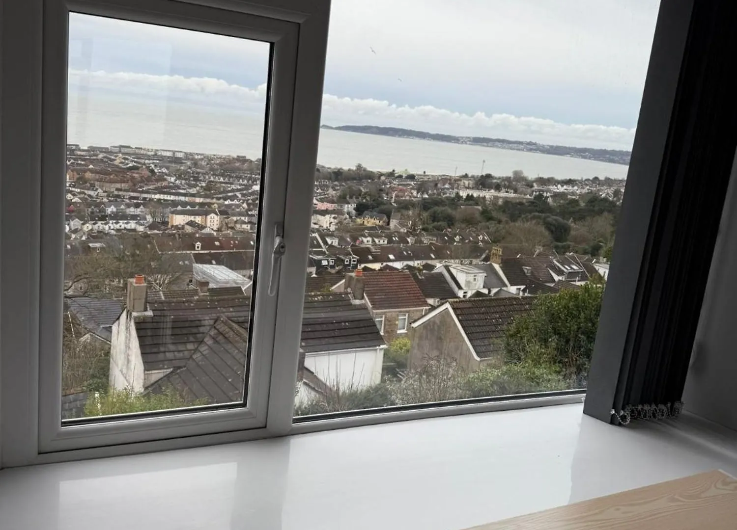Elegant Room With Sea And Garden View In Swansea City Centre
